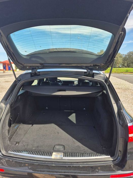 Excelente oportunidade - Mercedes-Benz E220
