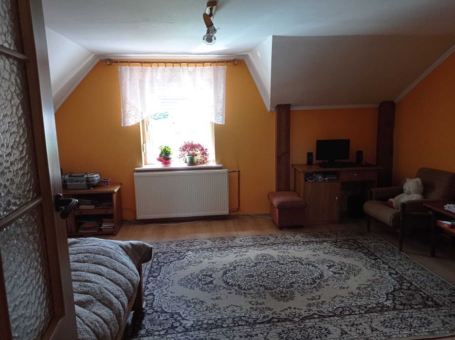 Przestronny Dom z Garażem i Ogrodem