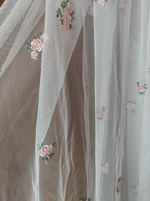 Продам готовую тюль сетка с нежной вышивкой