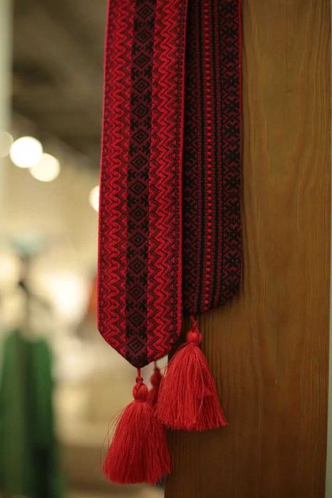 Pasek Krajka Słowiańska ludowa czerwona dł. 1,5 m