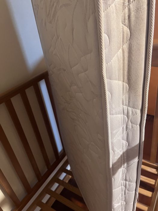Cama de grades de madeira -criança