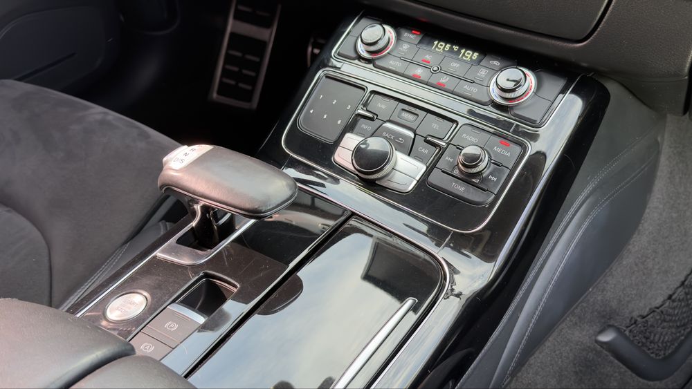 Audi A8D4! 3.0 дизель! Quattro!