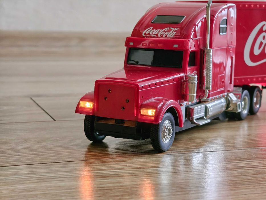 Coca Cola Holiday Caravan Truck 2000 - model kolekcjonerski Vintage