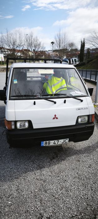 Vendo Mitsubishi L 300 carrinha em bom estado