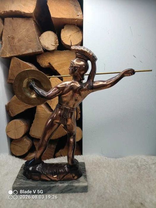 Duża miedziana figura Leonidas na marmurowej podstawie