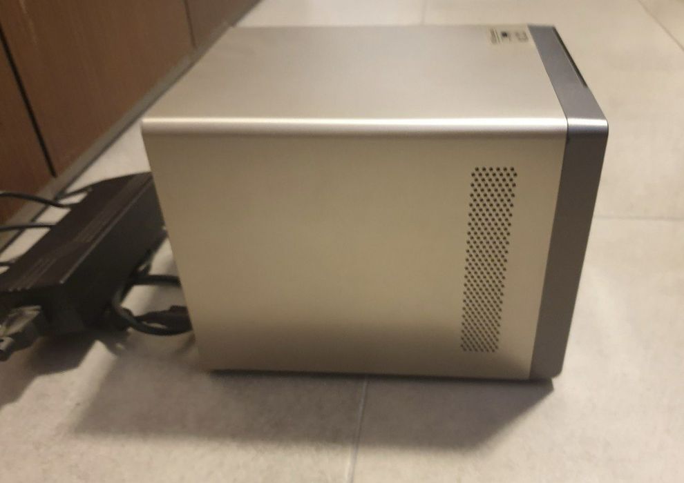 QNAP TS-410 мережеве сховище NAS + 4 диски по 500ГБ