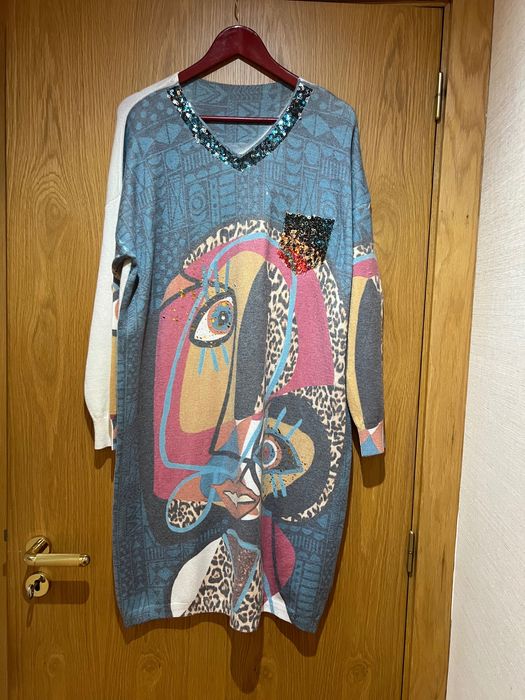 Vestido em malha com estampado na frente