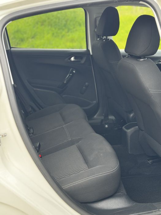 Peugeot 208 1.4 HDi Style 2015 • Muito Estimado • Oportunidade!