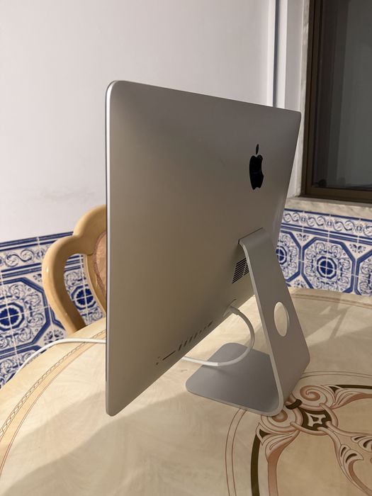 iMac 21.5” – 2015 – 1TB – Avariado (Liga e desliga)