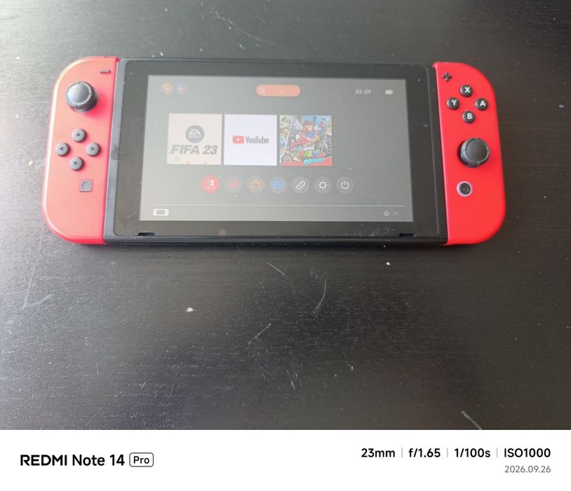 Nintendo Switch czerwone Joy-Cony + stacja dokująca