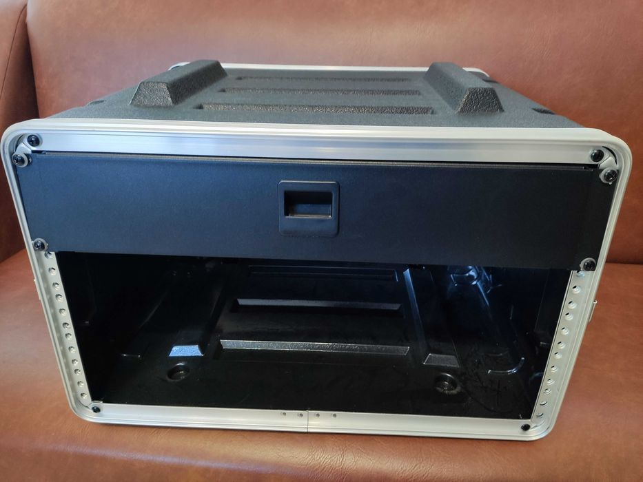 Gavetas rack 1U e 2U, painel 1U e parafusos