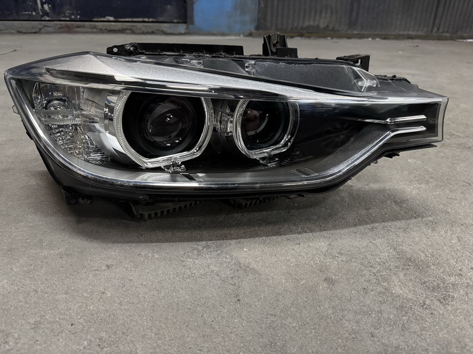 Farol Xenon direito BMW F30/31 serie 3