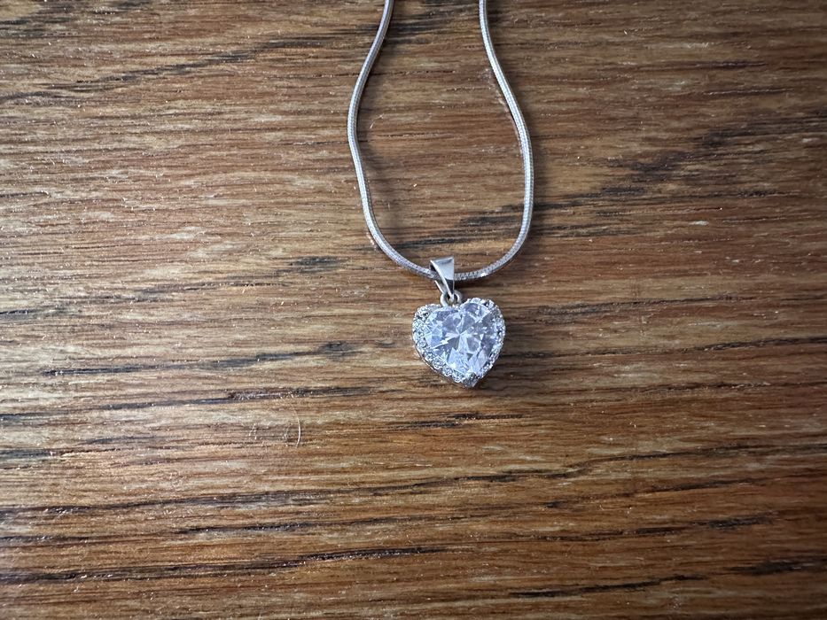 Naszyjnik wisior serce stebrny lancuszek