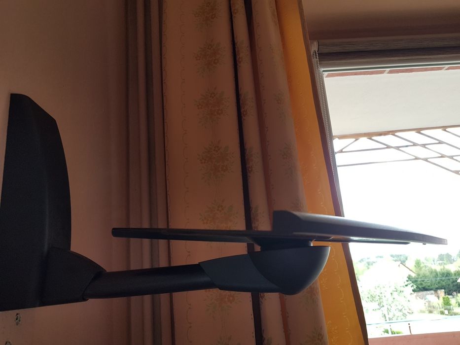Podstawa, uchwyt ścienny pod telewizor.