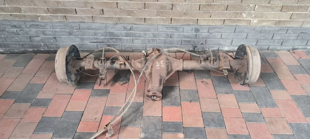 Задній міст Nissan Navara D40 48×13 з блокуванням задний мост редукто