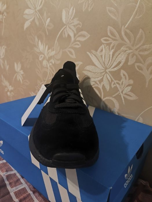 Продам кросівки Adidas 41-45
