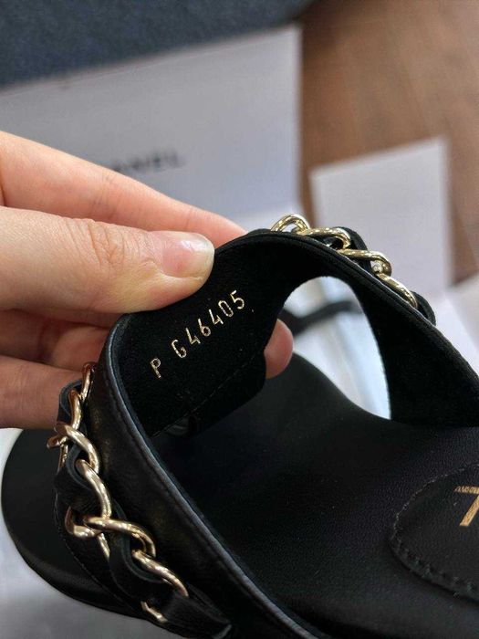 Damskie klapki Chanel