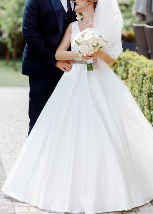 Продам весільну сукню