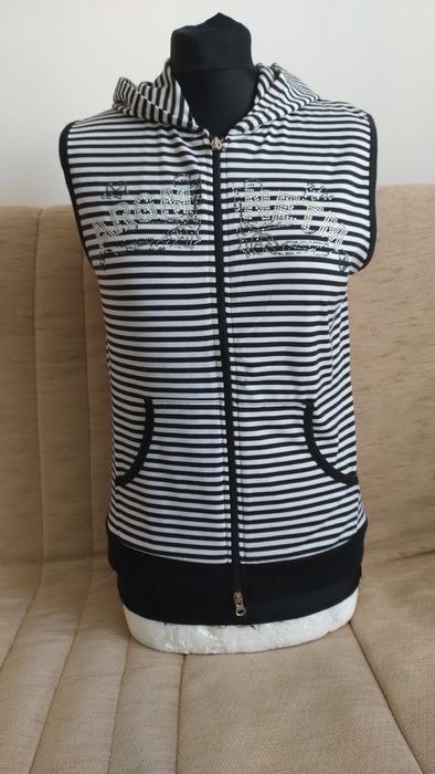 Kamizelka z kapturem z lekkiej dzianiny w paski czarno-białe/ rozm.S/M