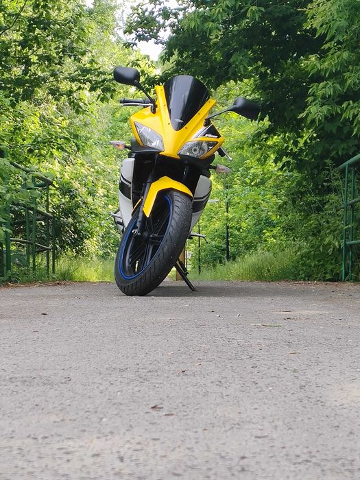 Motocykl yamaha yzf r125