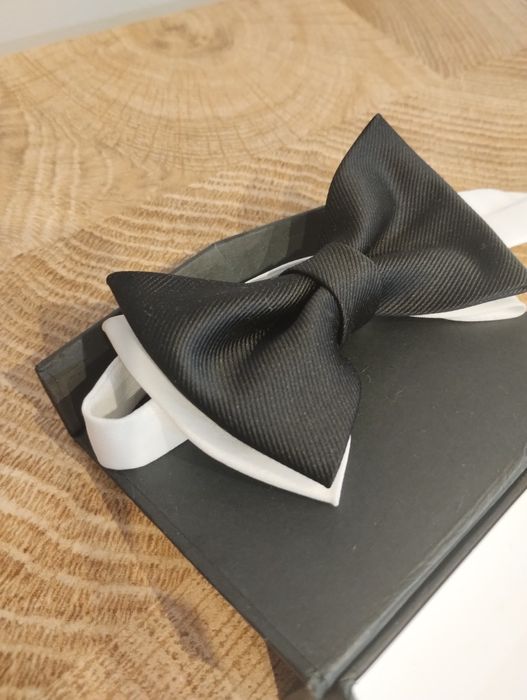 Mucha męska czarno-biała