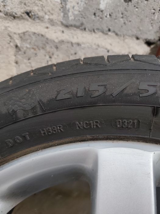 Felgi z oponami 215/55/17 Golf.Passat.Touran