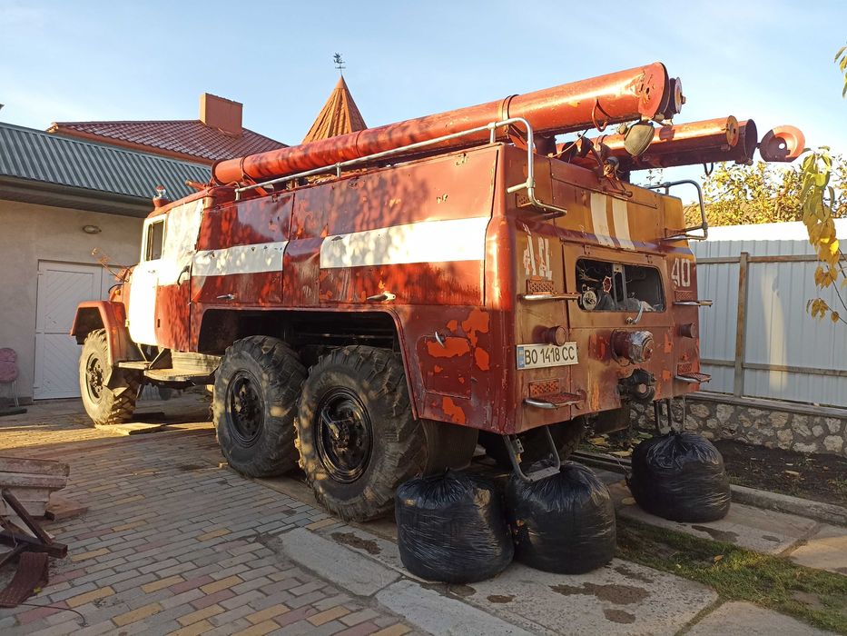 Пожежний автомобіль АЦ-40 ЗІЛ 131  потребує ремонту кабіни водія
