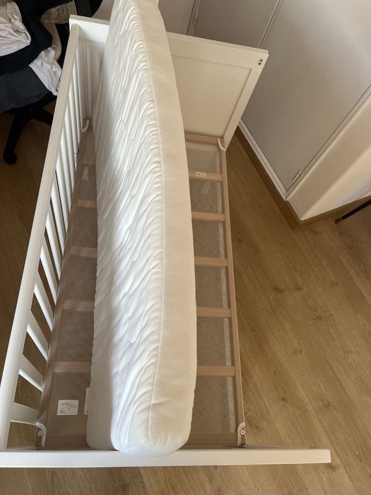 Berço novo IKEA Sundvik com colchao novo