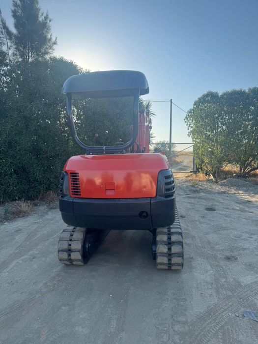 Kubota k023 (2.3T) com balde