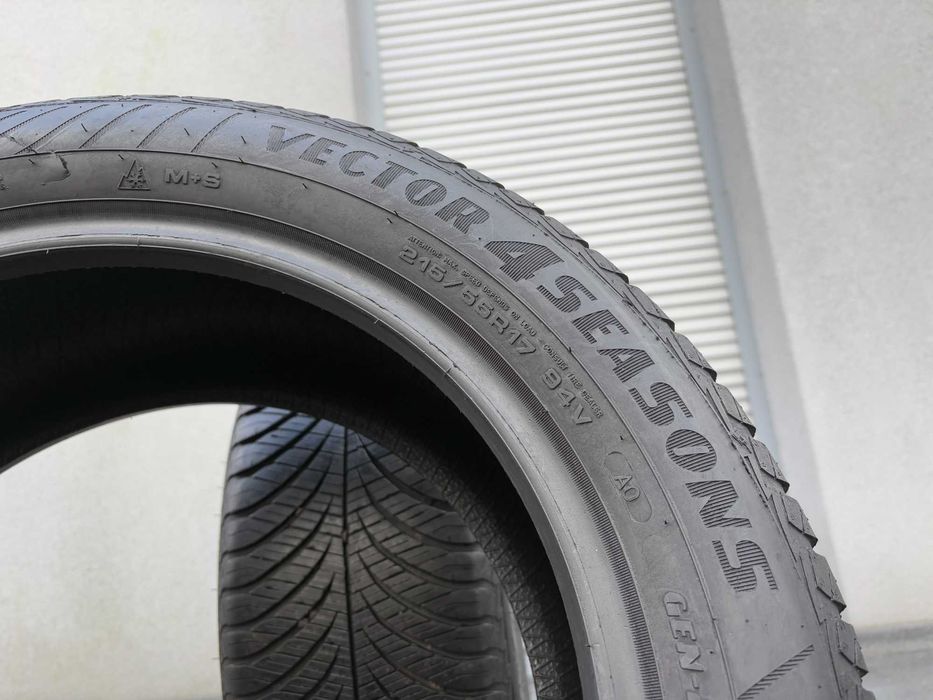 2szt całoroczne 215/55R17 GoodYear 7mm 2023r świetny stan! 4S72 gwaran