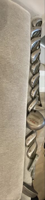 Conjunto de tacos de golf com saco.