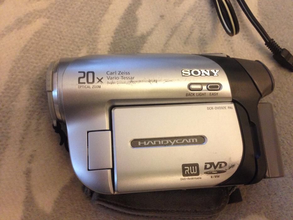 Продаю видео камеру Sony.
