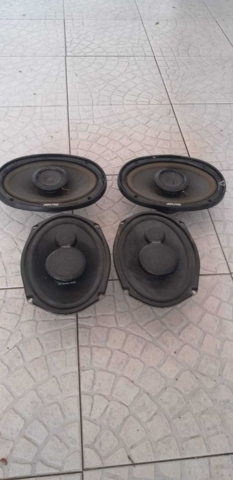 Auto radios e altifalantes