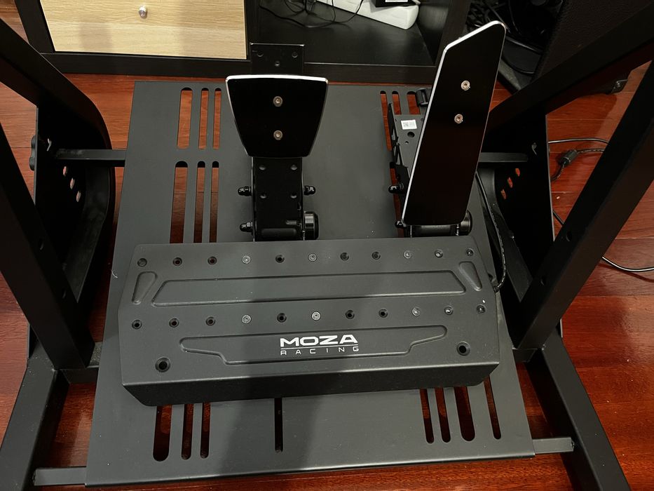Simrig Cockpit GT Omega ART + Fanatec CSL DD + Volante McLaren GT3 + Pedais Moza SR-P