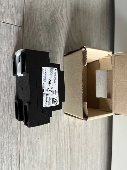 Zasilacz na szynę DIN Delta CHROME DRC 12V  2.1A