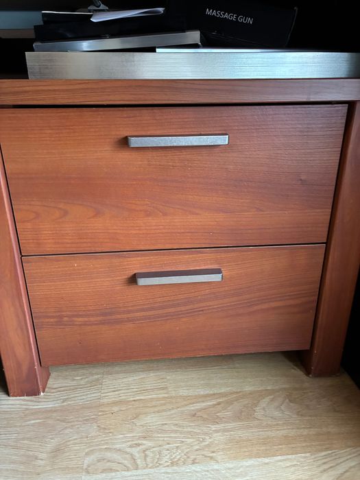 Cómoda e mesas de cabeceira