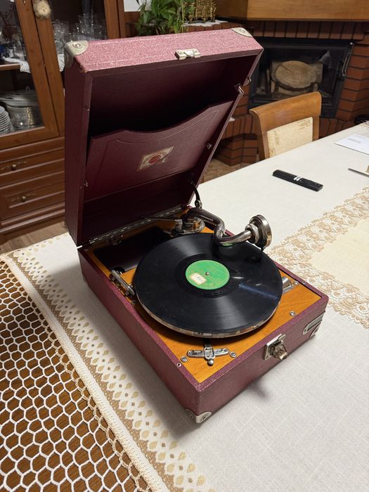Patefon antyk ok 1930 r