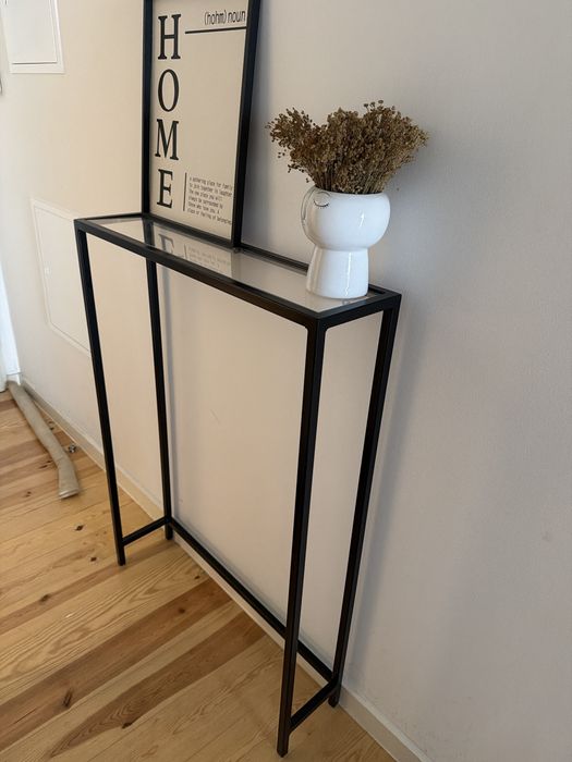 Mesa para emtrada em metal e vidro