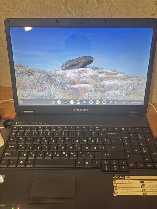 Ноутбук emachines Е528