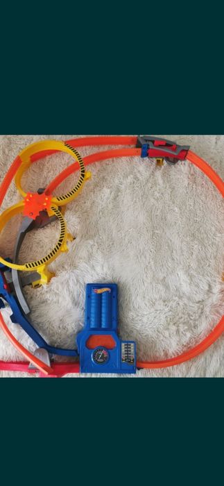 Продам дитячий трек Hot Wheels