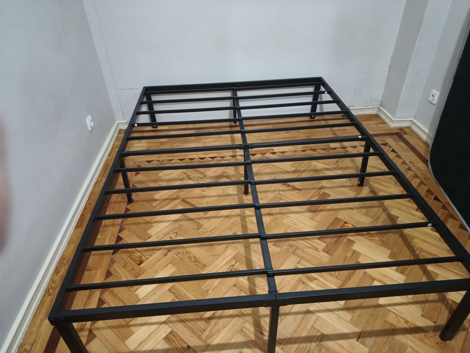 Base de cama sem colchão
