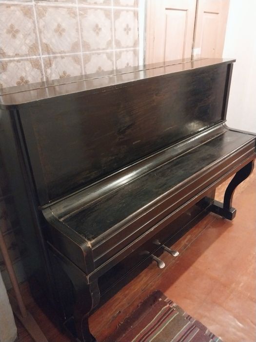 Фортепиано «УКРАИНА» обмен на акустическую гитару