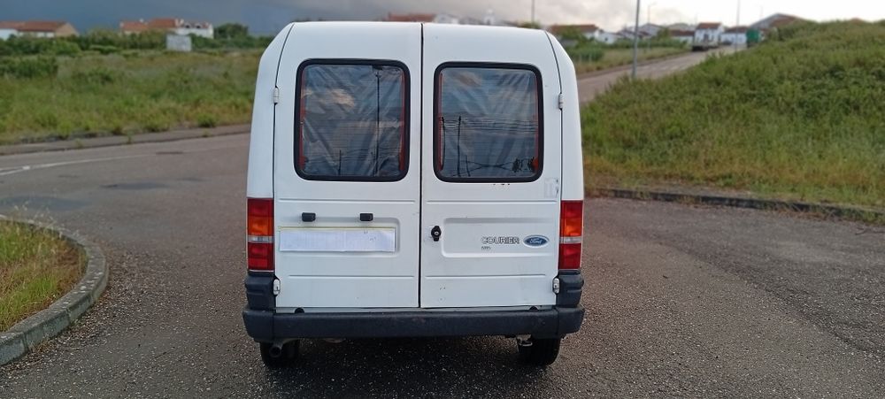 Ford Fiesta Courier 1.8 D ( ler o anúncio até ao fim )