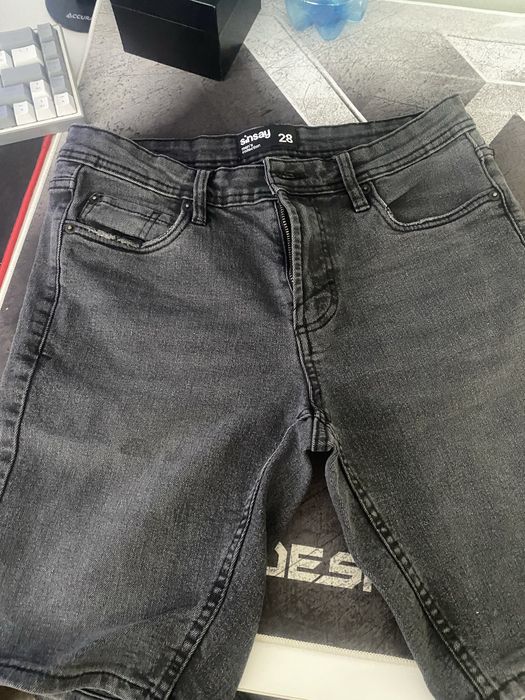 Krótkie czarne jeansowe spodenki