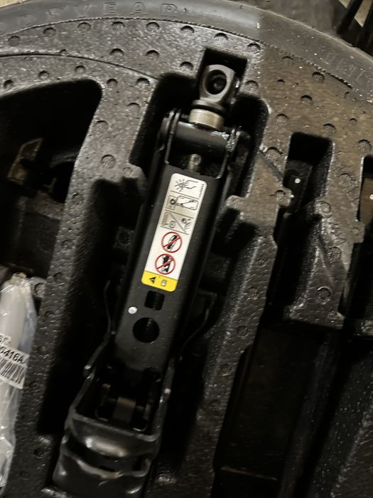 Домкрат ,докатка jeep grand cherokee,dodge durango