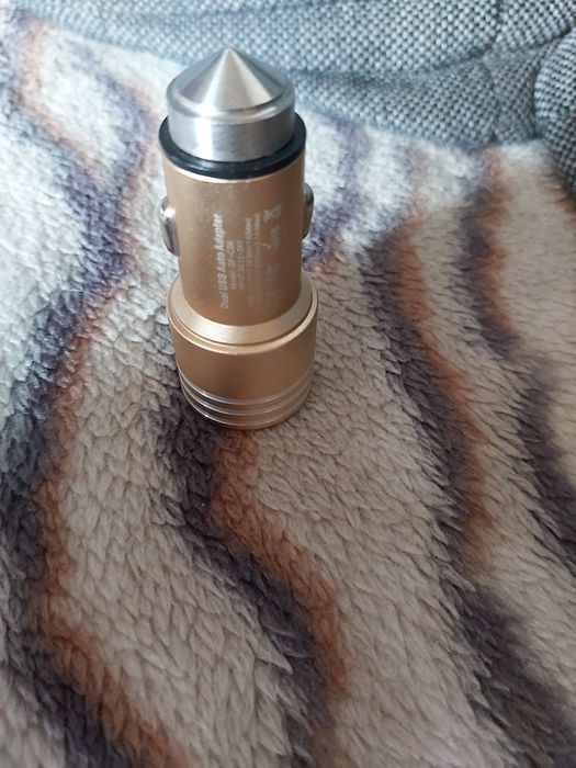 Ladowarka samochodowa USB