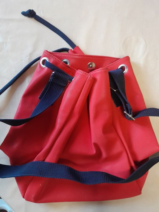 Saco de por ao ombro vermelho