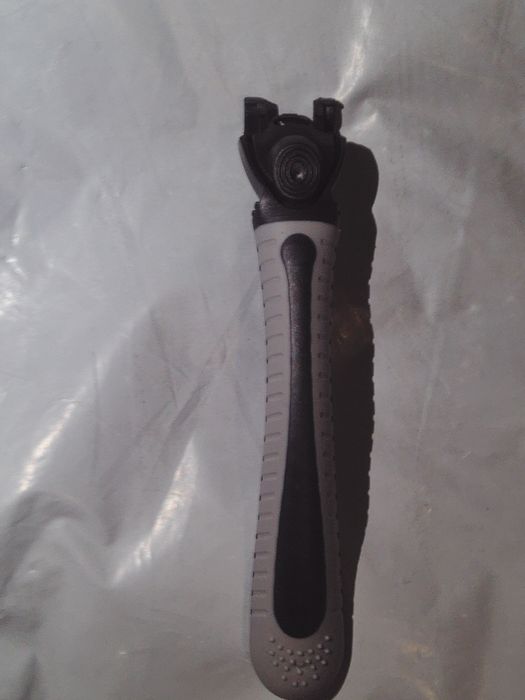 Бритва ,станки с 6 лезом ,12 катерджей.