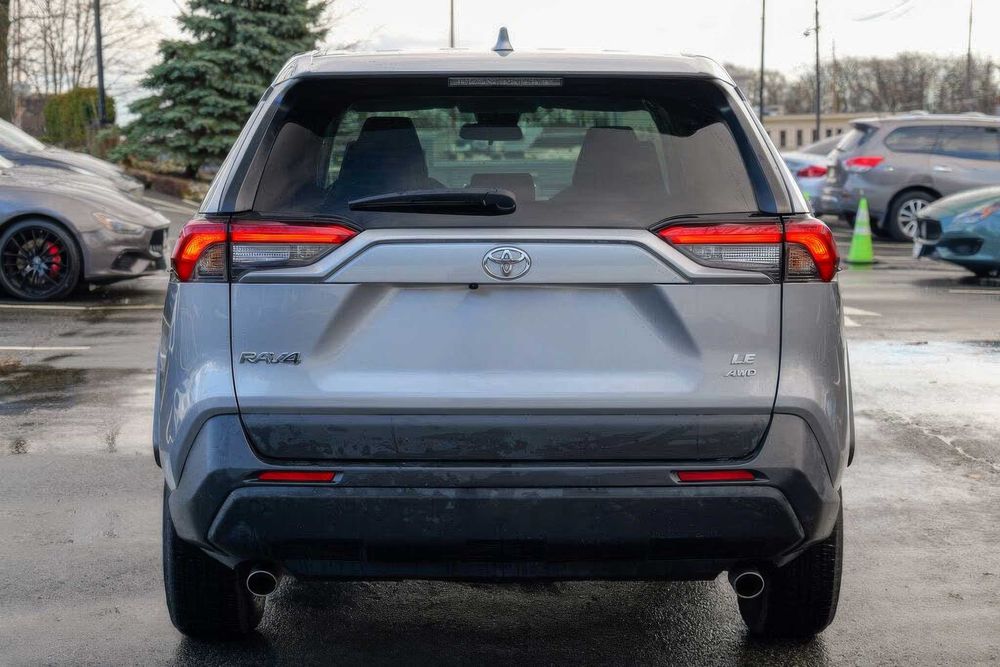 Toyota RAV4      2023
