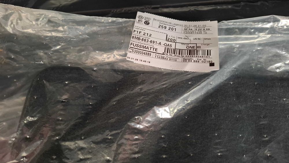 Dywaniki welurowe Audi OEM oryginalne Audi Q5 3gen 2025-, warte 900 PLN